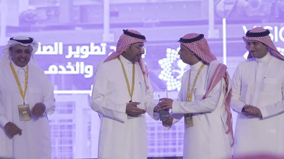  معالي وزير الصناعة و الثروة المعدنية يكرم البنك السعودي للاستثمار في ختام فعاليات برنامج الألف ميل